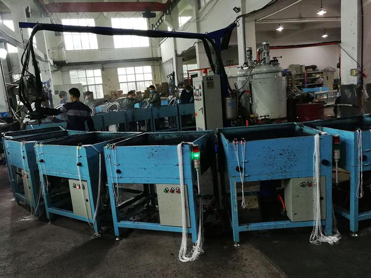 3 Meaisín cúr PU (1) .jpg 3 PU foam Machine (1).jpg